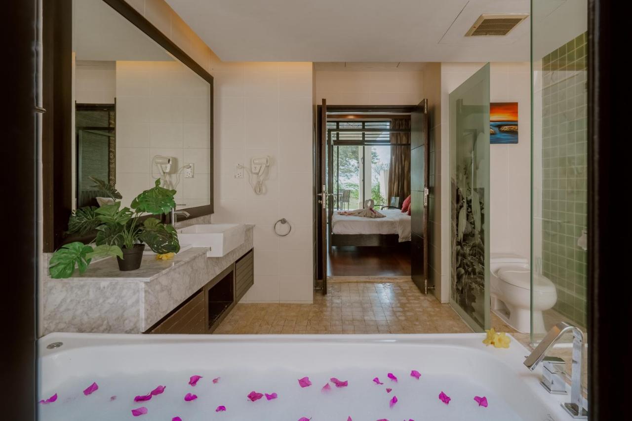 Borneo Beach Villa & Suite Kota Kinabalu Exterior photo